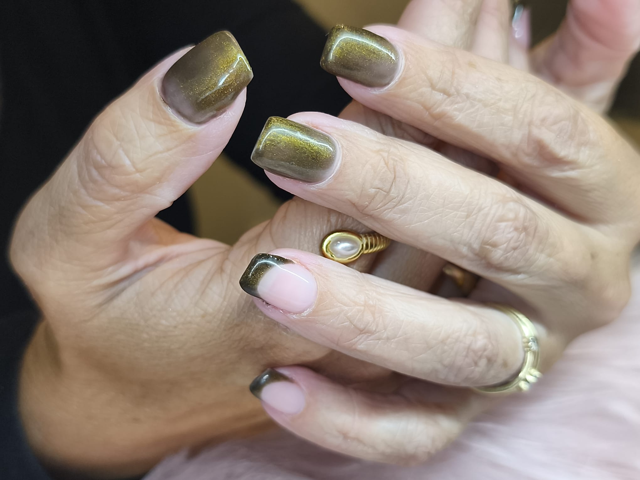 Cat eye gellak in olijfgoud – Sara's Biab Bar Sliedrecht